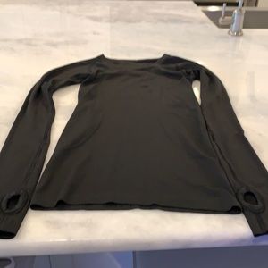 Black swift Lululemon size 2 long sleeve Swift top